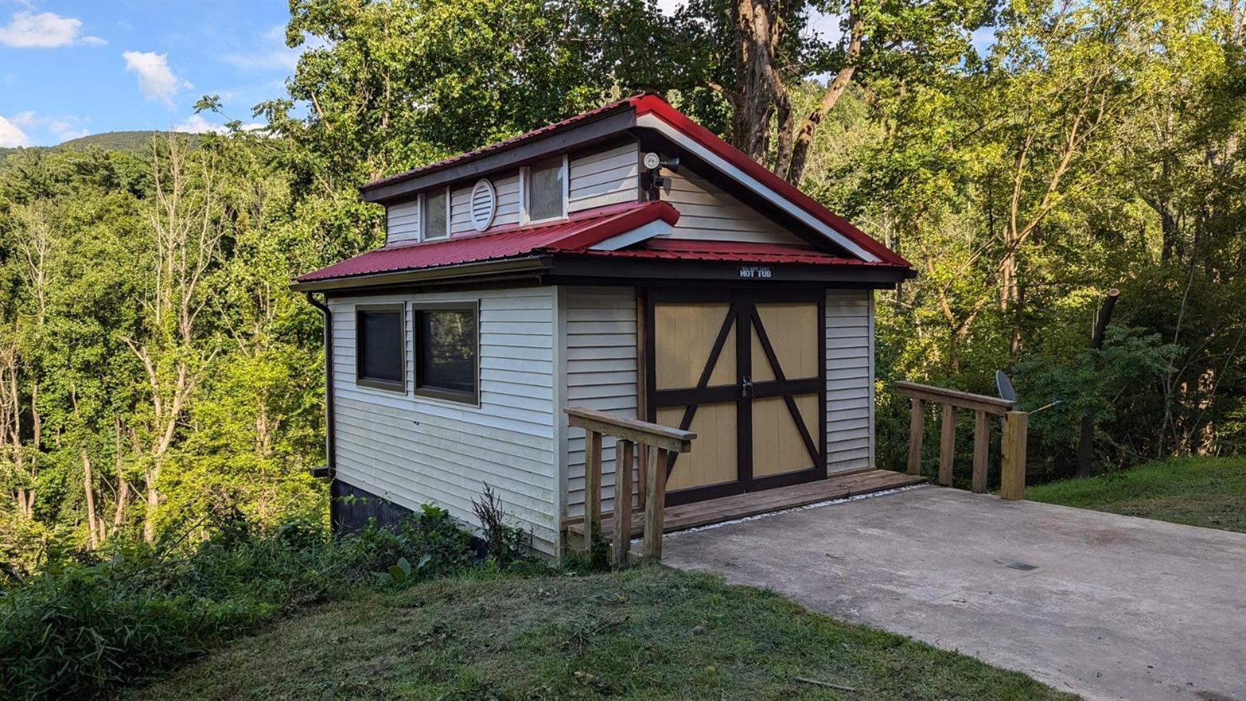 Red Roof Mountain Cabin With Starlink Internet! Stanley Exterior photo